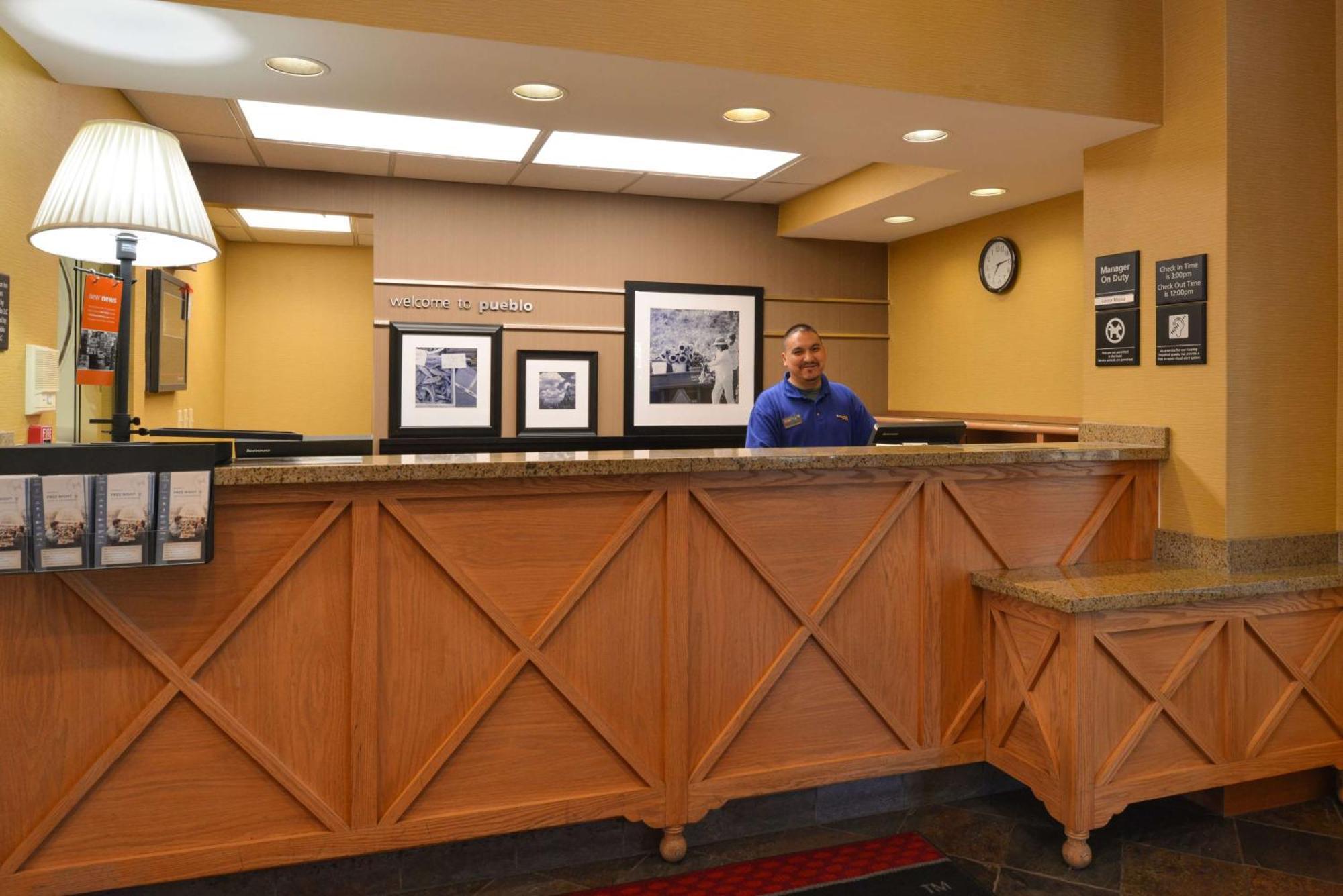 Hampton Inn & Suites Pueblo-Southgate Exteriör bild