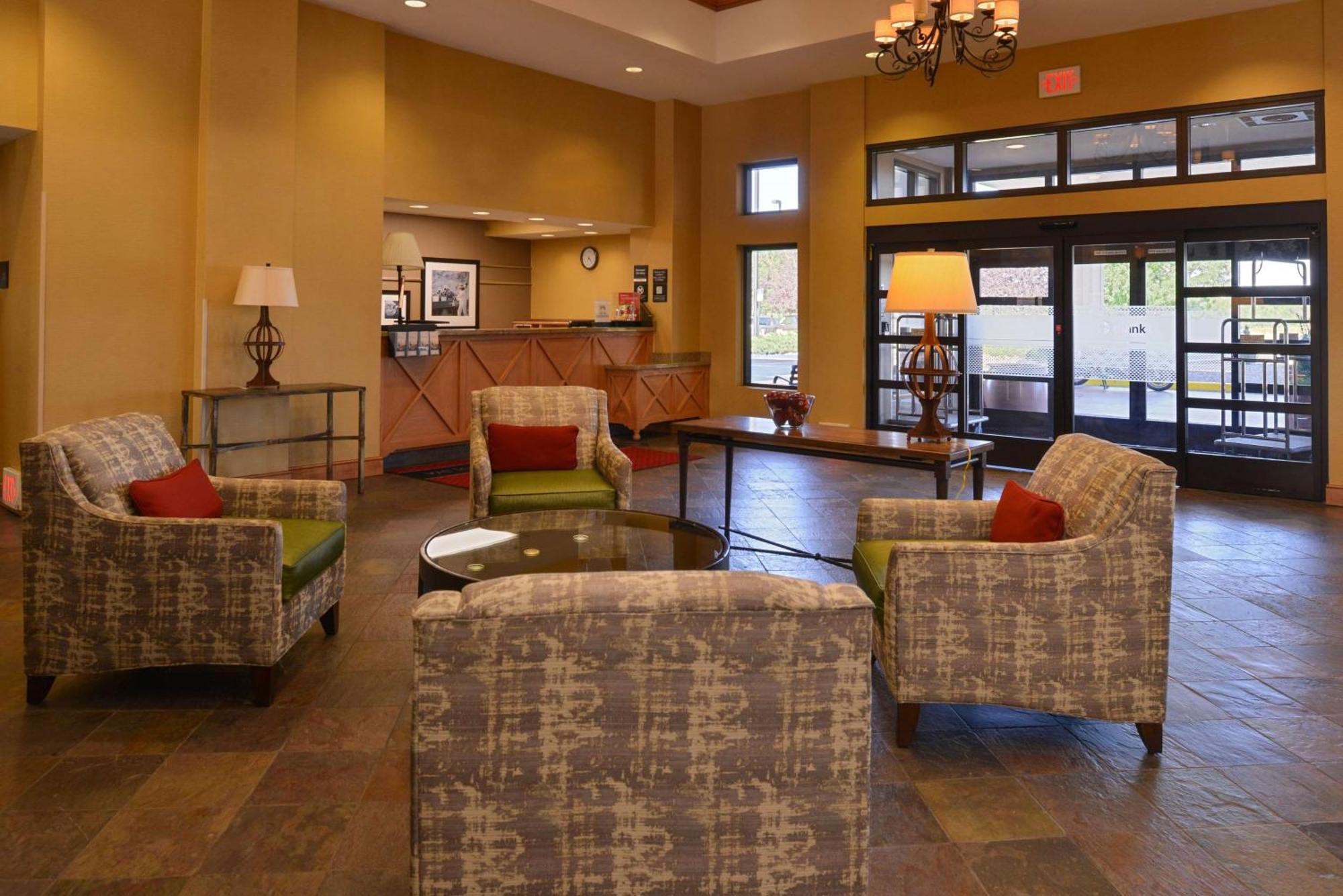 Hampton Inn & Suites Pueblo-Southgate Exteriör bild
