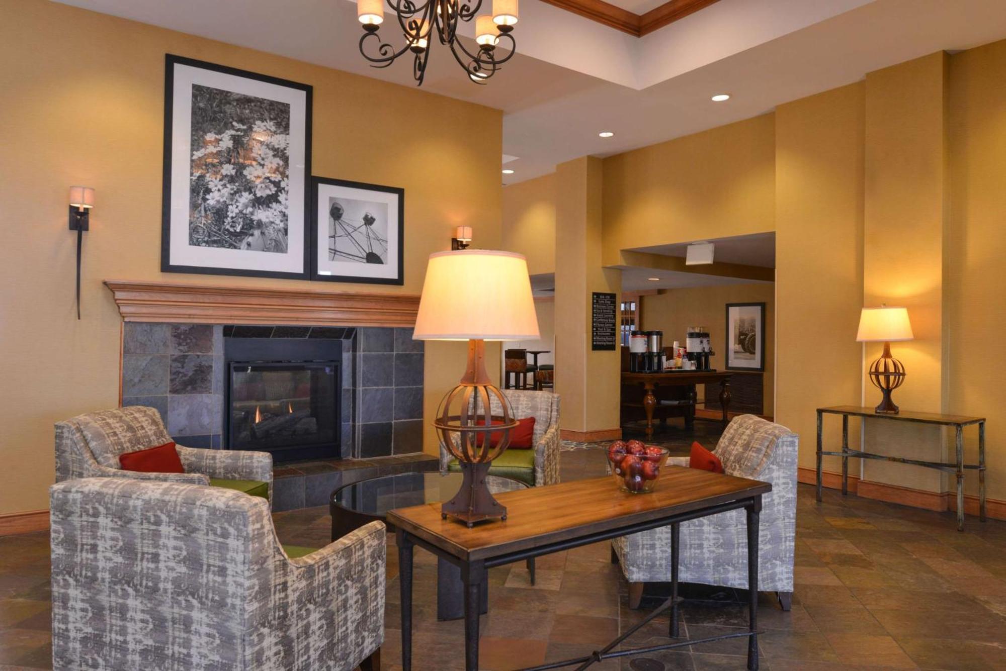 Hampton Inn & Suites Pueblo-Southgate Exteriör bild